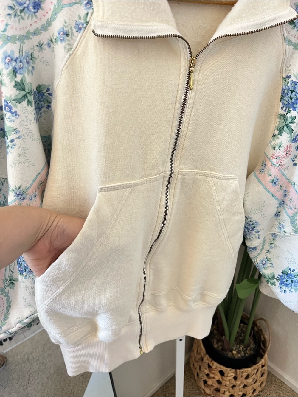 🌸 Selkie Floral Sleeve Zip Up Hoodie Cream Cottagecore Sherpa Lined Size M - Picture 5 of 7